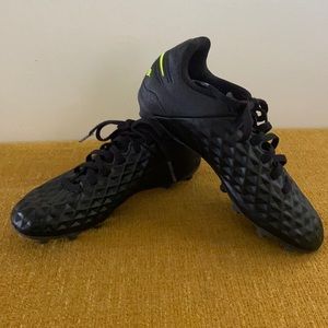 Nike soccer cleats - boys -2Y